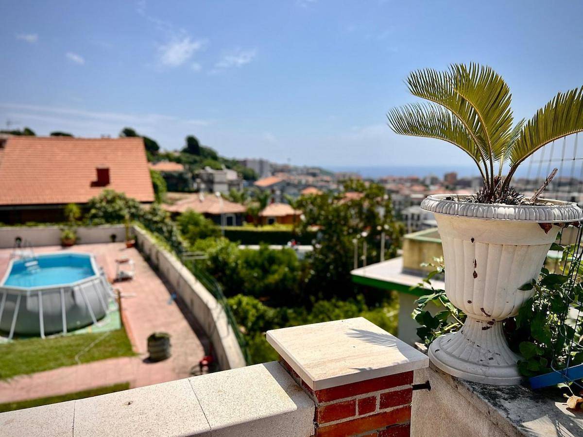 Domus Apartment in villa, swimming pool and private parking in Gravina di Catania, Catania e dintorni