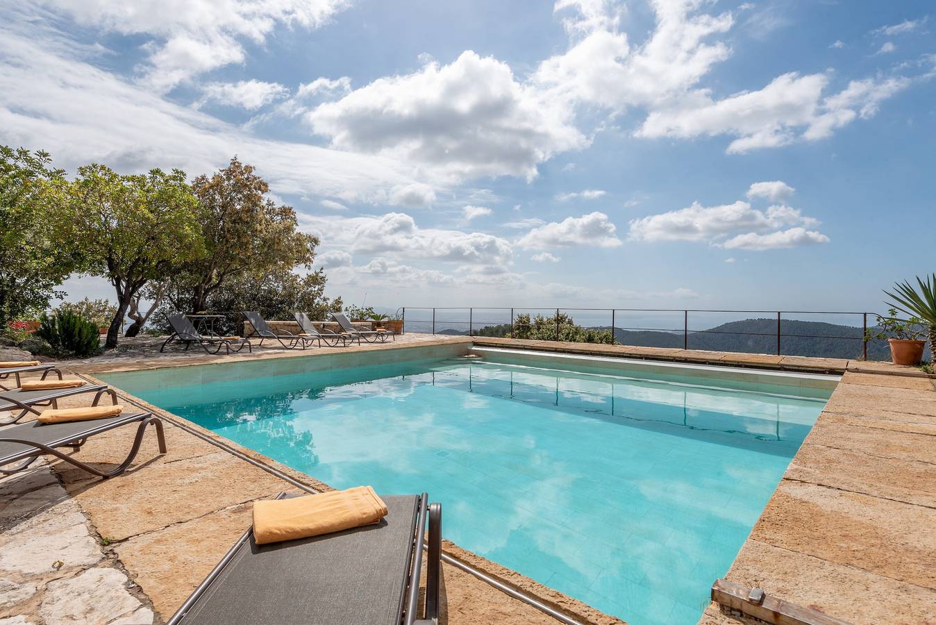 Maison de campagne fantastique avec piscine, terrasses et Wi-Fi ; parking disponible in Esporles, Majorque de l'Ouest