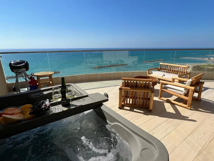 Apartamento de vacaciones para 8 personas, con jardín además de piscina y vistas - 1