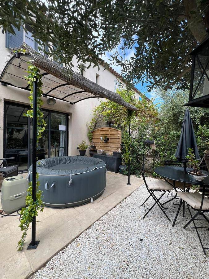 Cottage pour 4 personnes, avec jacuzzi et terrasse à Saint-Laurent-de-la-Cabrerisse