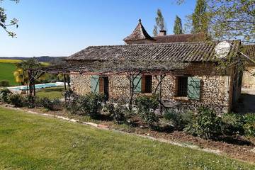 Gîte pour 6 personnes, avec jardin et terrasse à Saint-Laurent-des-Bâtons