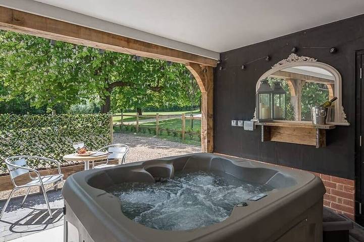 Holiday apartment for 2 people, with garden and hot tub - 1