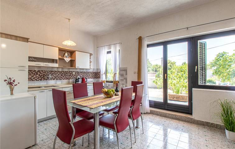 Acogedor alojamiento a 1 km de la playa: ¡con wifi, aire acondicionado, aparcamiento y terraza, y cocina incluida! in Starigrad, Region de Zadar