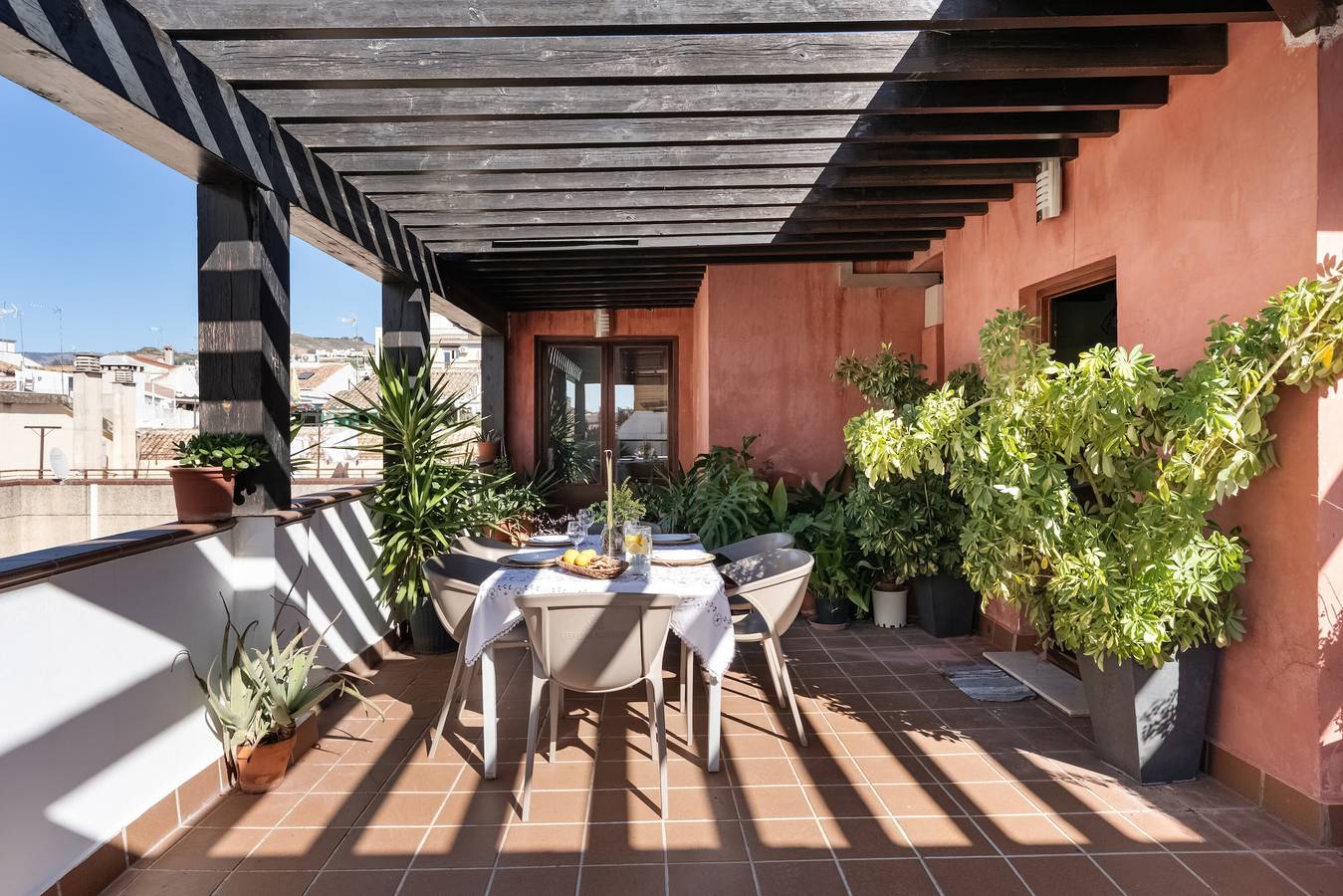 Appartamento intero, Appartamento 'Lovegranada Centro Ático Montalban' con Terrazza Privata, Wi-Fi e Aria Condizionata in Centro-Sagrario, Granada