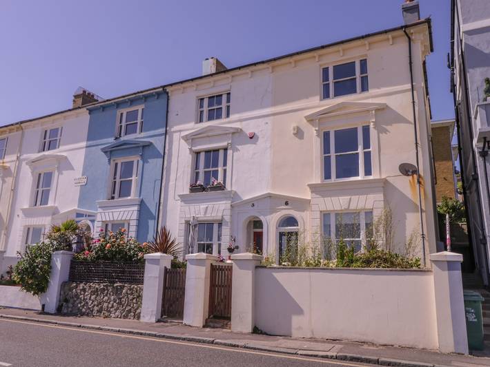 Cottage for 7 people, with Garden in Kent