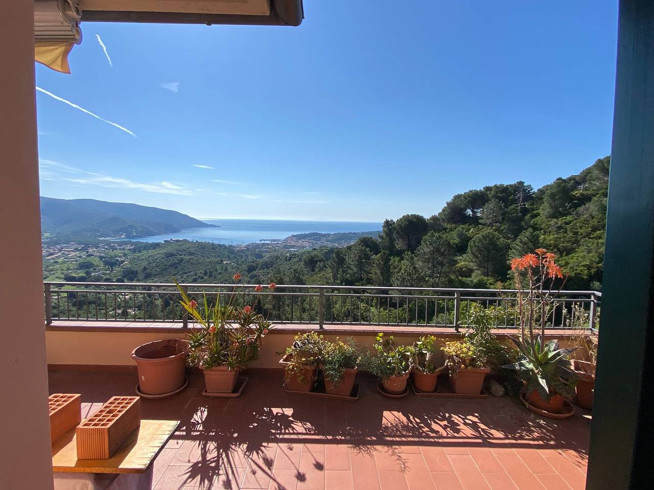 Casa Vacanze 'Bellavista' con Vista Mare, Terrazza Privata e Aria Condizionata in Campo nell'Elba, Isola d'Elba