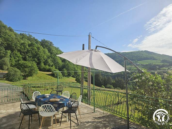 Gîte pour 9 personnes, avec Terrasse et Jardin