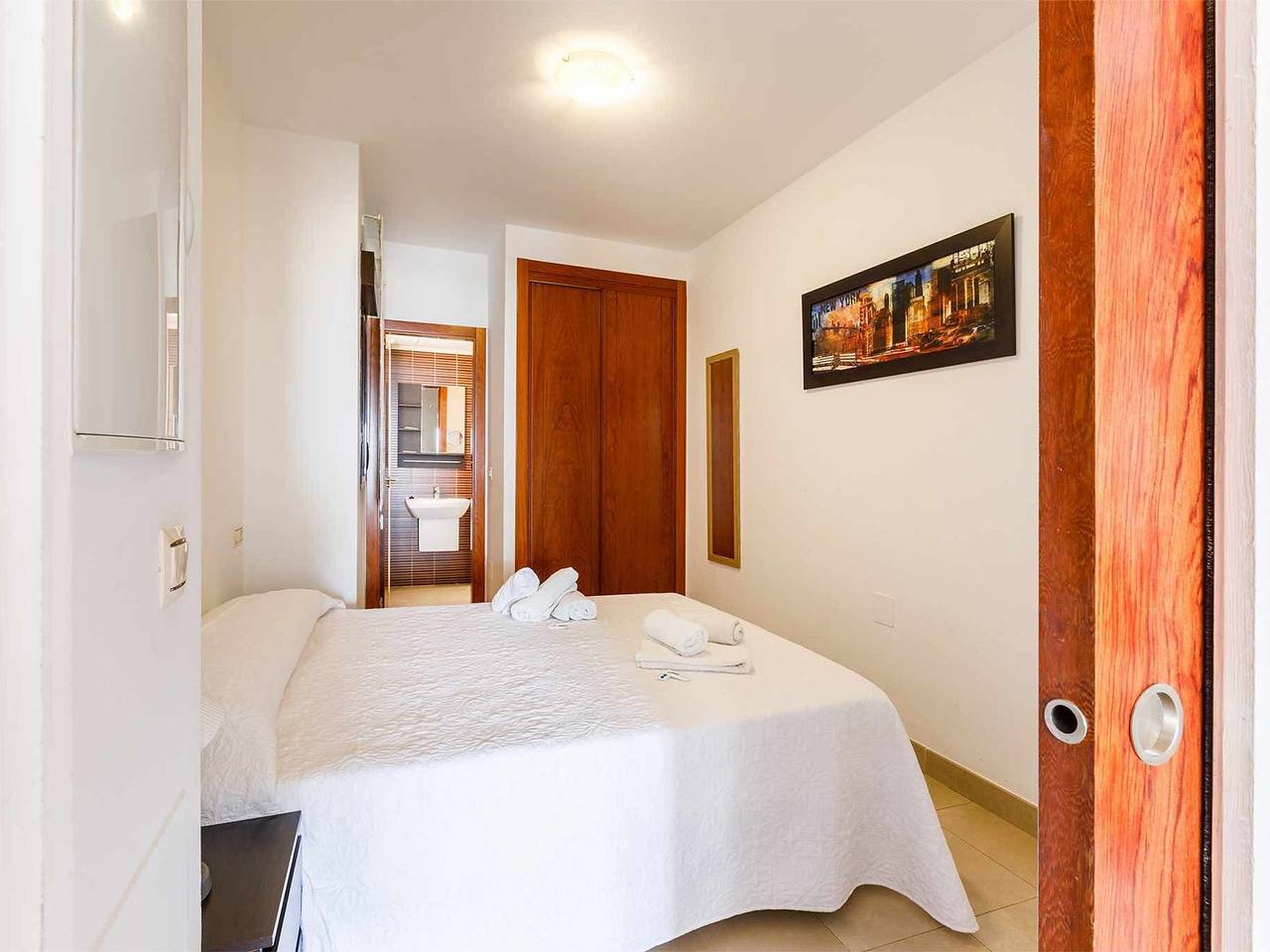Apartamento entero, Apartamento en primera línea de playa en Caleta de Vélez para 3 personas in Urbanización Villa del Mar, Vélez-Málaga