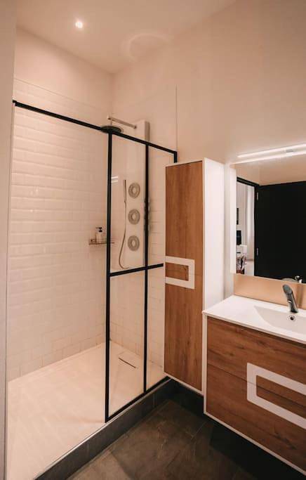 Appartement entier, Ultimate Comfort ! Jacuzzi & Sauna. in Bregille, Besançon
