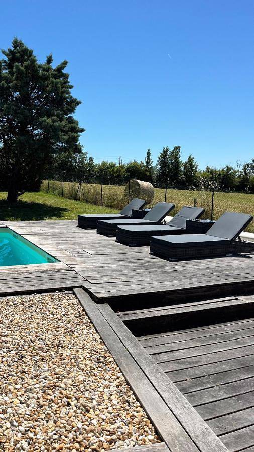 Gîte pour 9 personnes, avec vue ainsi que piscine et jardin, animaux acceptés à La Genétouze