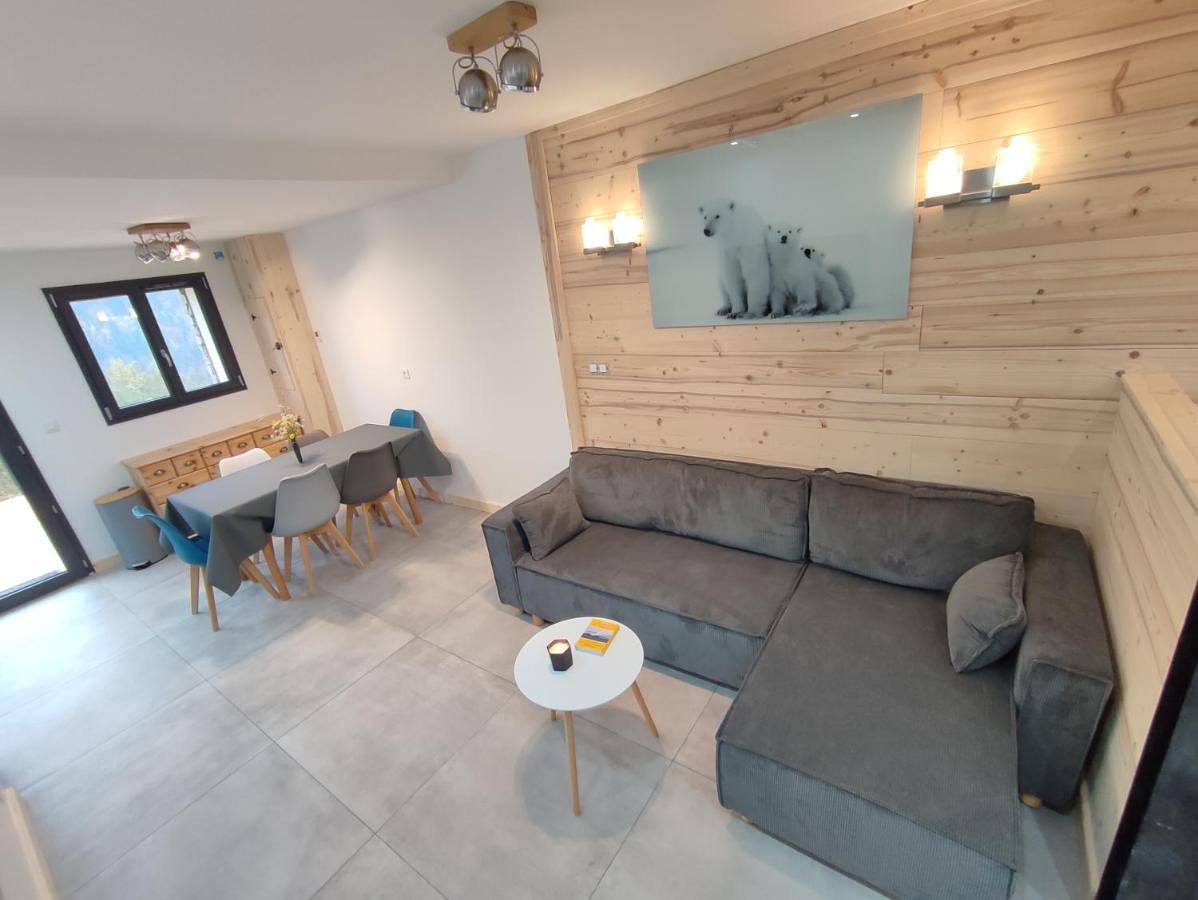 Appartement entier, Le Bois Cosy appartement 4 étoiles 6 personnes, Acces Ski Alpe D'Huez Grand Domaine A 3 K M in Allemond, Parc national des Écrins