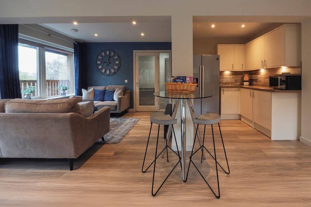 Hot tub lodge with stunning view in Argyll & Bute