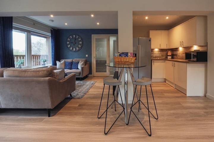 Lodge für 8 Personen, mit Garten und Whirlpool - 1