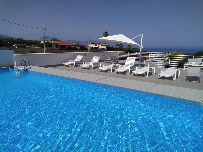 Ferienhaus für 12 Personen, mit Garten und Pool