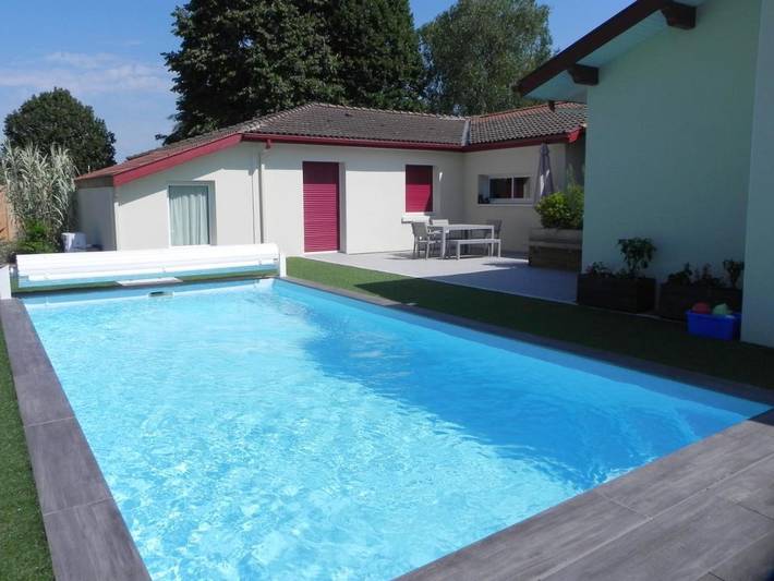Location de vacances pour 3 personnes, avec piscine ainsi que vue et jardin à Orthevielle - 4