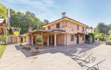 Ferienhaus für 8 Personen, mit Terrasse und Pool in Camaiore
