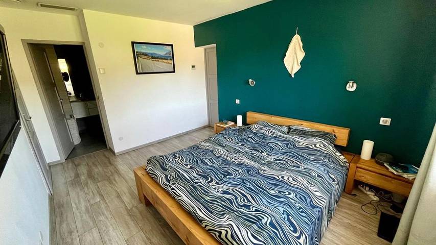 Location de vacances pour 6 personnes, avec vue ainsi que piscine et jardin, animaux acceptés à Velaux - 3