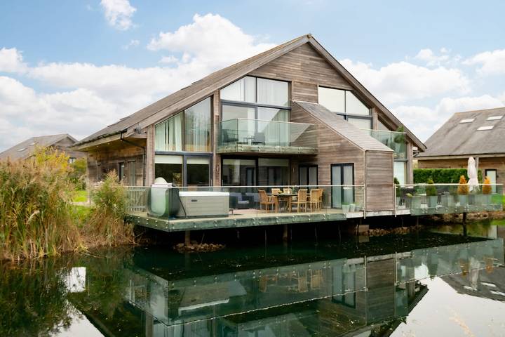 Ardross Lodge in Gloucestershire