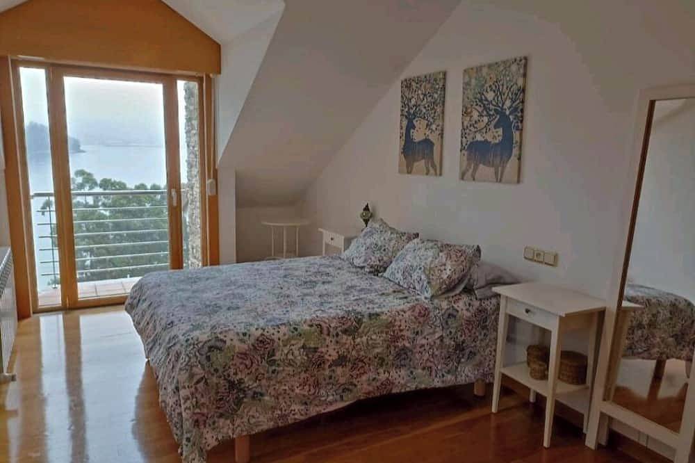 Chalet in combarro on the beach in Poio, Rías Baixas