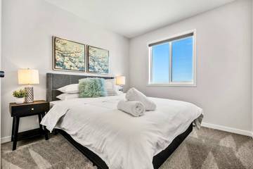 Vacation Rental for 11 Guests in Calgary, Canadian Rocky Mountains, Picture 3