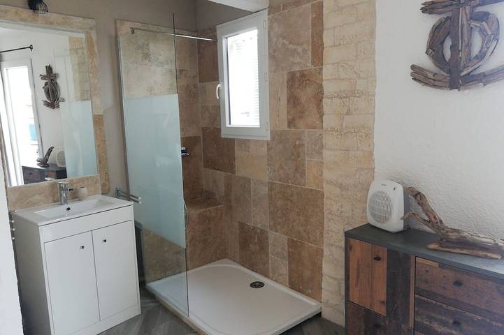 Entire apartment, Lovely new apartment 10 minutes walk from the beach! in Saintes-Maries-de-la-Mer, Arles region