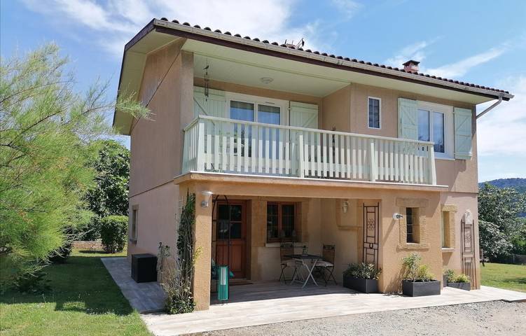 Gîte pour 6 personnes, avec terrasse et jardin - 1