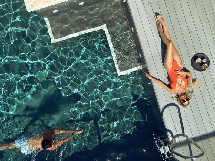 Hôtel pour 3 personnes, avec sauna et terrasse ainsi que jacuzzi et piscine