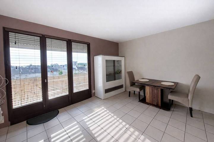 Appartement entier, Le Cosy Gaillard, 3 étoiles. Vue sur la ville et place de parking privée. in Brive-la-Gaillarde, Région de Brive-la-Gaillarde