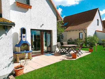 Ferienhaus für 6 Personen, mit Terrasse und Garten sowie Whirlpool, mit Haustier in Röbel-Müritz