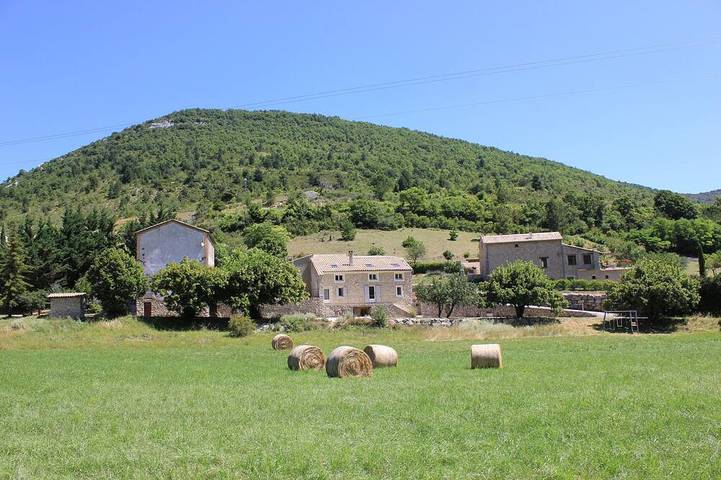 Location de vacances pour 6 personnes, avec Balcon à Villeperdrix