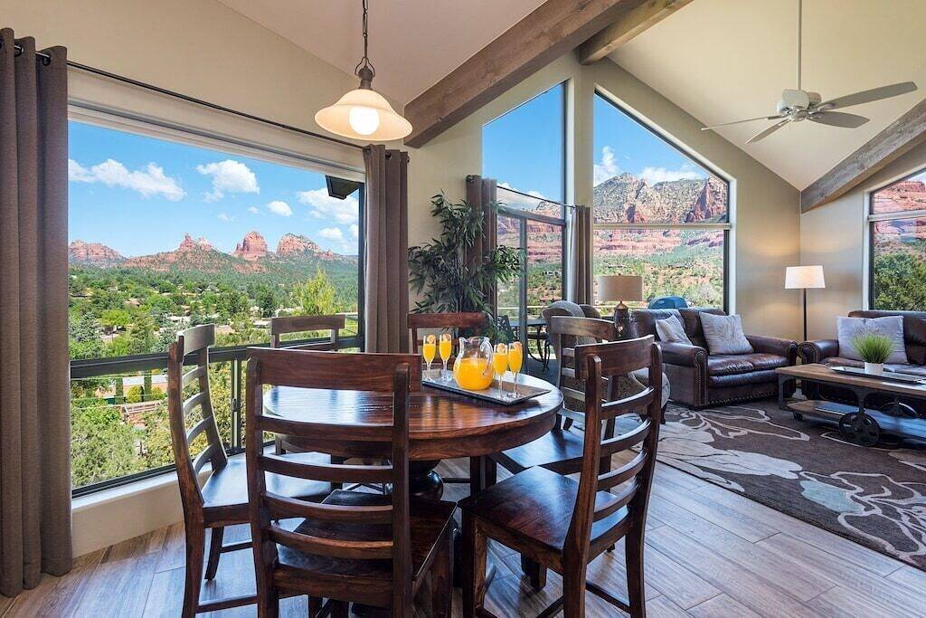 Uptown-Epic Views-Hot Tub-3 King Beds-Walk to Town in Sedona, Oak Creek Canyon