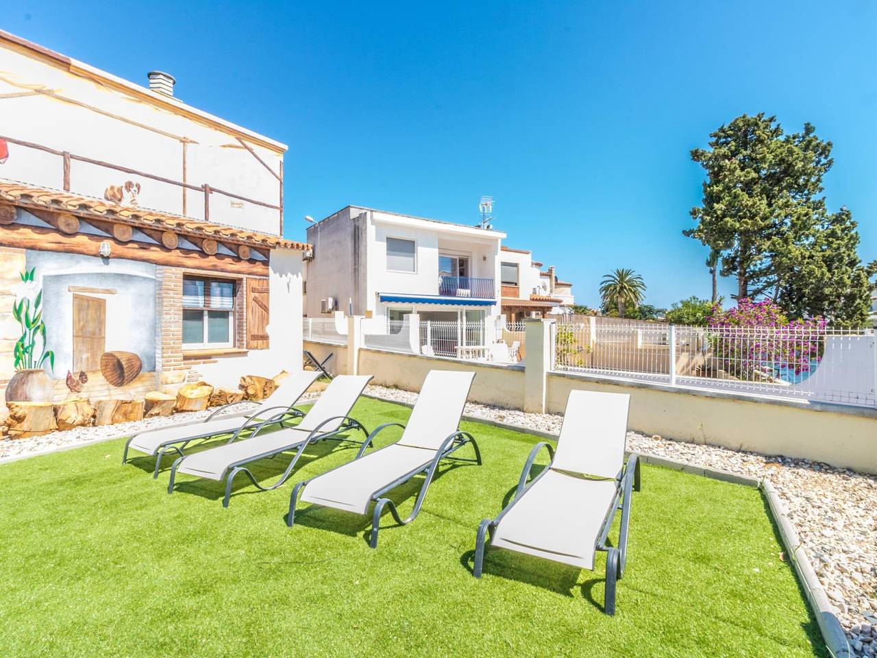 5 Habitaciones, 3 Baños, Amarre 15M in Empuriabrava, Oberampurien