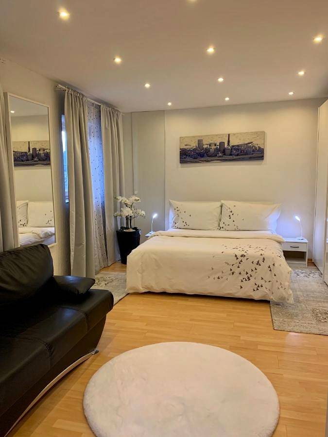 Ferienwohnung für 2 Personen, mit Terrasse und Garten sowie Ausblick in Bellinzona