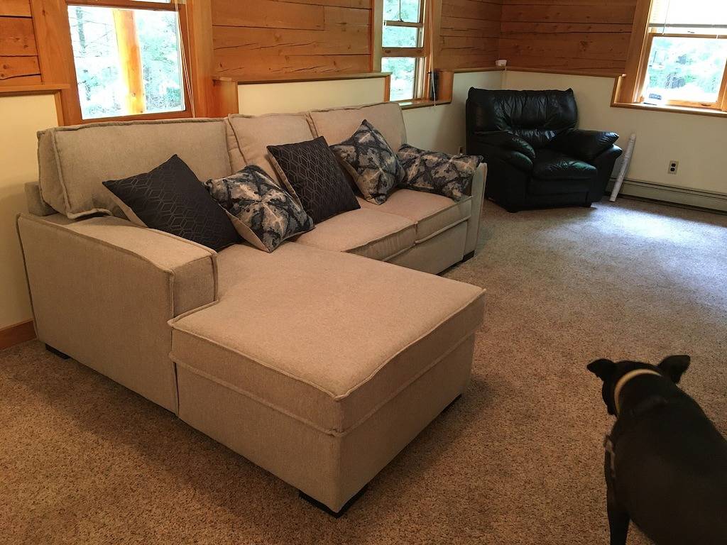 Centrally Located Custom Log House in Newbury (NH), New Hampshire