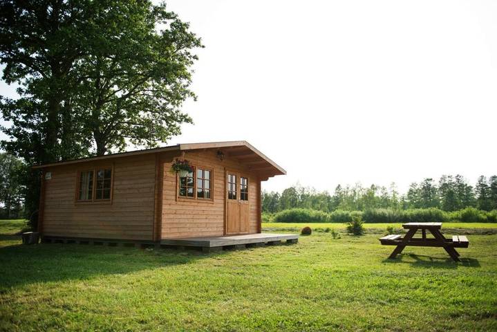 Camping für 4 Personen, mit Terrasse und Garten sowie Ausblick in Lettland