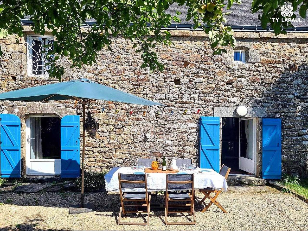 Ty Lapaul in Locoal-Mendon, Côte des Mégalithes