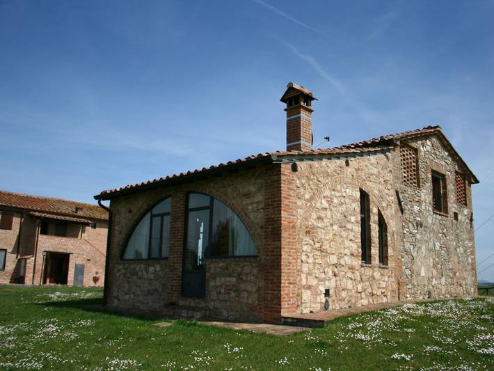 Agriturismo per 6 persone, con Terrazza e Giardino nonché Piscina a Asciano