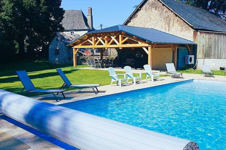 Gîte pour 14 personnes, avec jardin et terrasse dans Estivaux