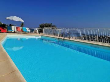 Gîte pour 4 personnes, avec piscine et terrasse à Bastia