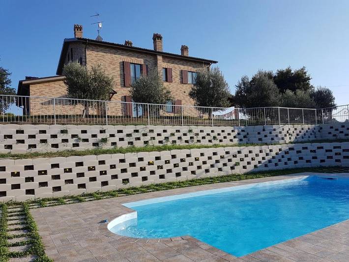Casa vacanza per 2 persone, con Terrazza e Giardino nonché Piscina e Panorama a Montemarciano