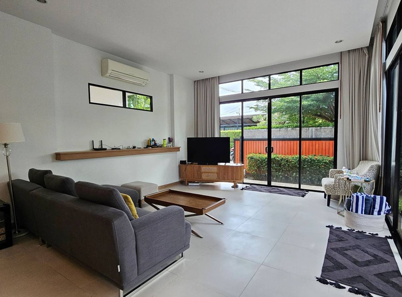 Serene pool villa near Laguna, Bangtao beach in Provincia de Phuket