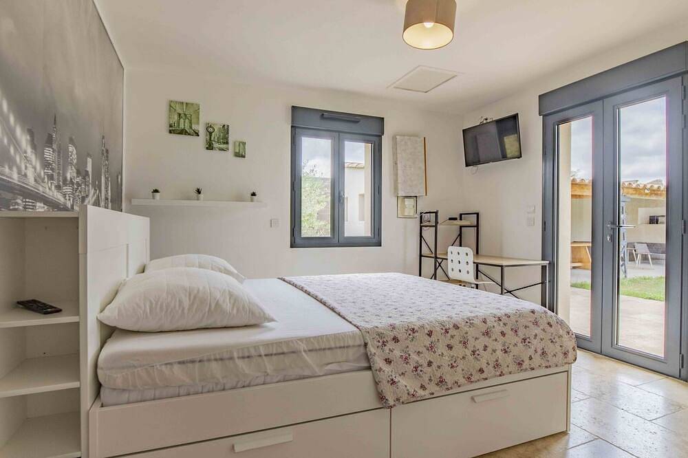 Mooi vrijstaand vakantiehuis voor 6 personen met Wifi, airco, privé zwembad, Tv, terras en parking in Pernes-les-Fontaines, Parc naturel régional du Mont-Ventoux