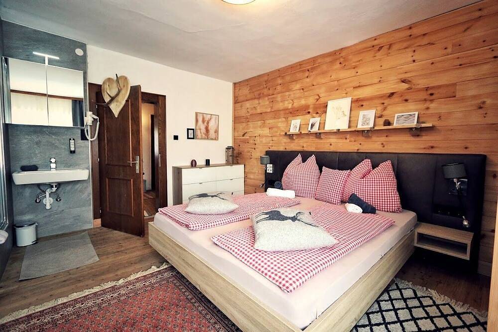 Familiy Room (1 double 2 extra beds) in Zederhaus, Ski Amadé