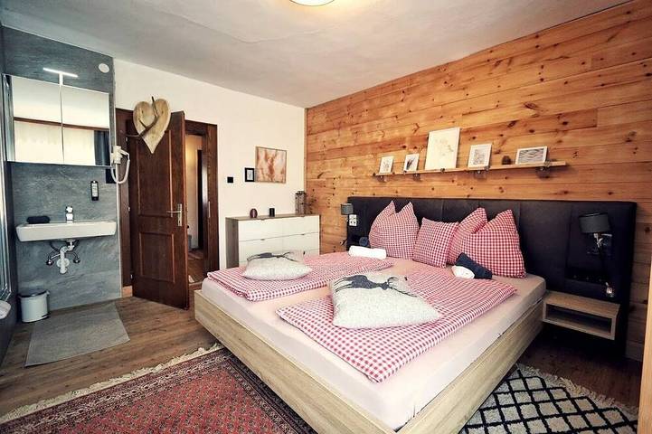 Familiy Room (1 double 2 extra beds) in Zederhaus, Ski Amadé
