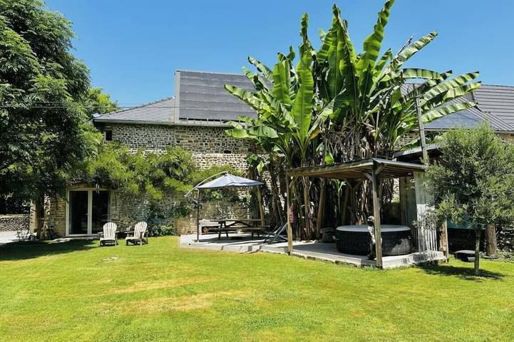 Gîte pour 6 personnes, avec jardin et jacuzzi à Ledeuix
