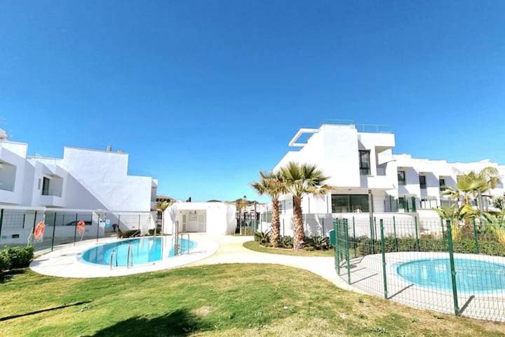 Ferienhaus 'Modernes Terrassenhaus nahe dem Strand' mit Meerblick, WLAN und Klimaanlage in Playa El Ejido (Mijas), Fuengirola