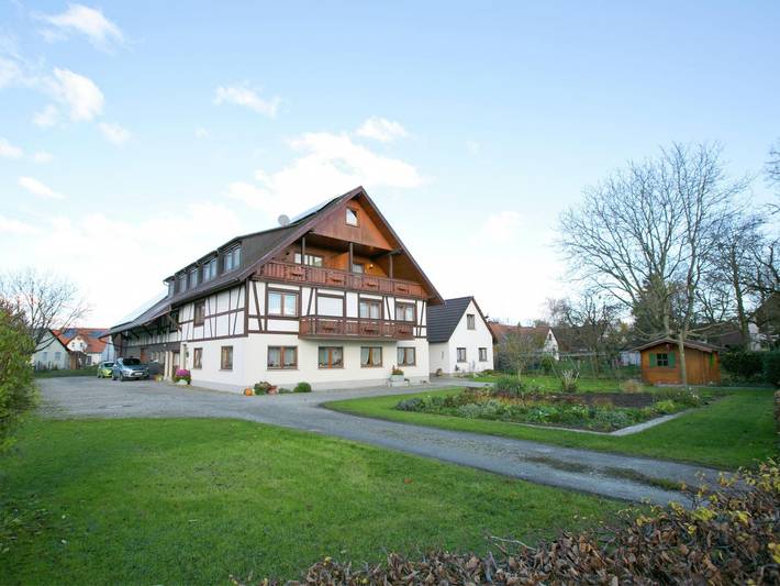 Ferienwohnung für 4 Personen, mit Balkon und Garten in Bermatingen