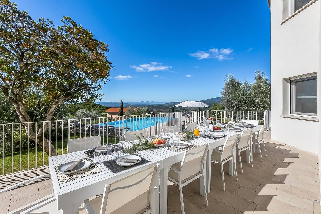 Villa Chimera White 16 with Pool & Gym in Arezzo, Chianti