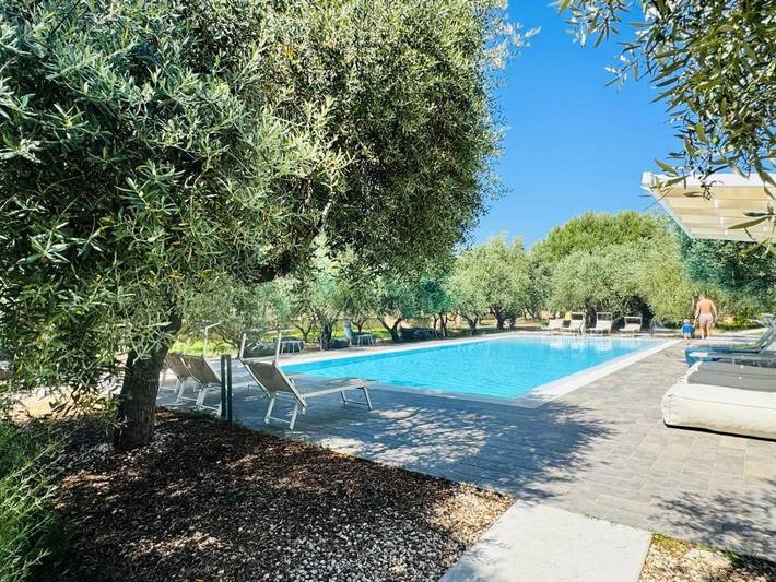 Ferienwohnung für 6 Personen, mit Garten und Ausblick sowie Pool, mit Haustier