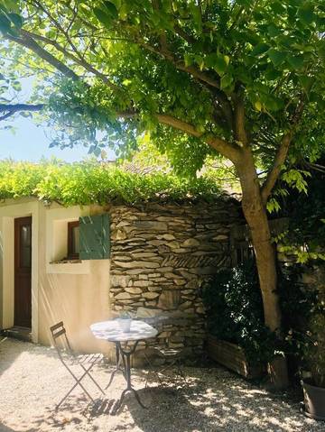 Gîte pour 4 personnes, avec jardin et terrasse à Tavel